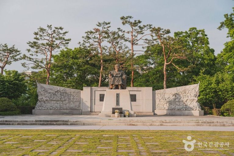 [서울] 성재 이시영선생 동상