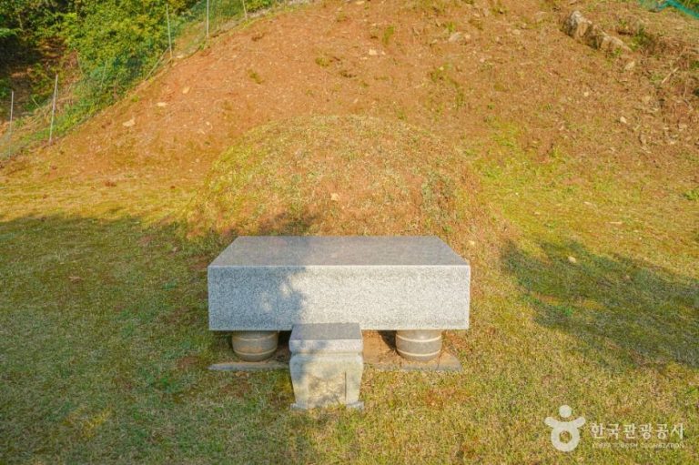 [경기] 안성 남사당 바우덕이 묘