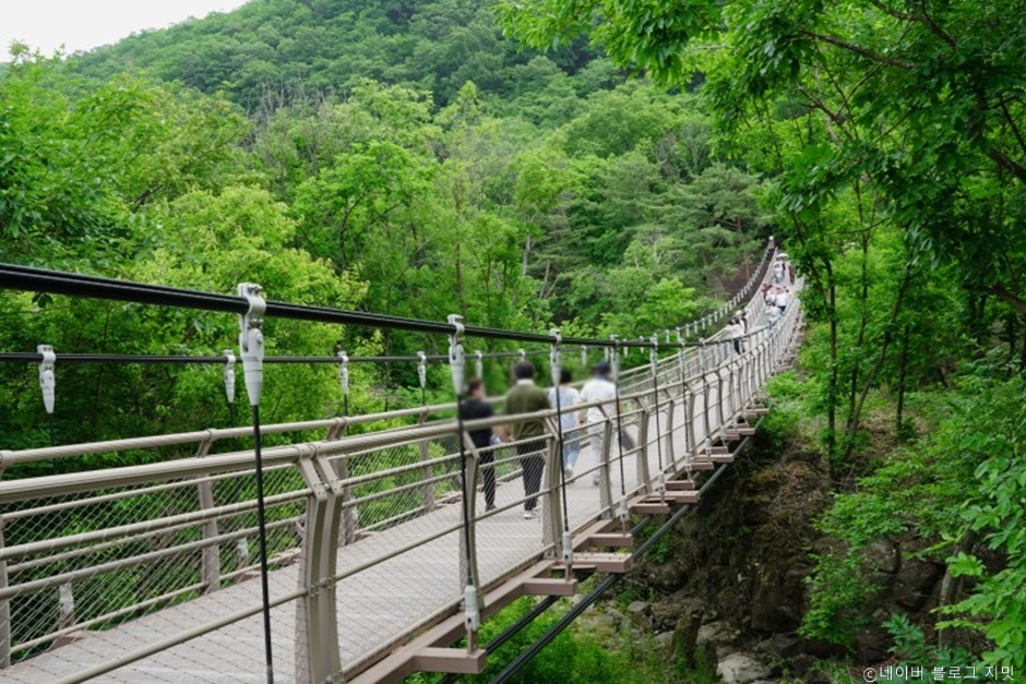 재인폭포 출렁다리