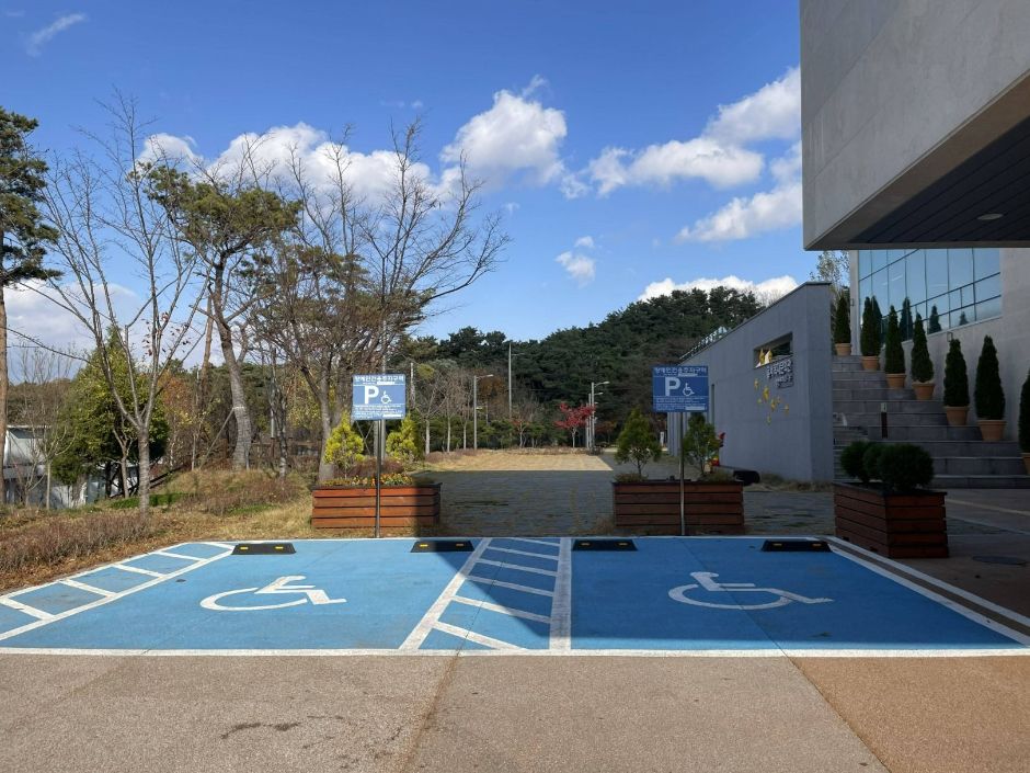 달서목재문화관_장애인주차장