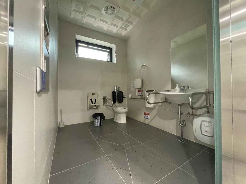 송해기념관_선비체험관_장애인화장실내부