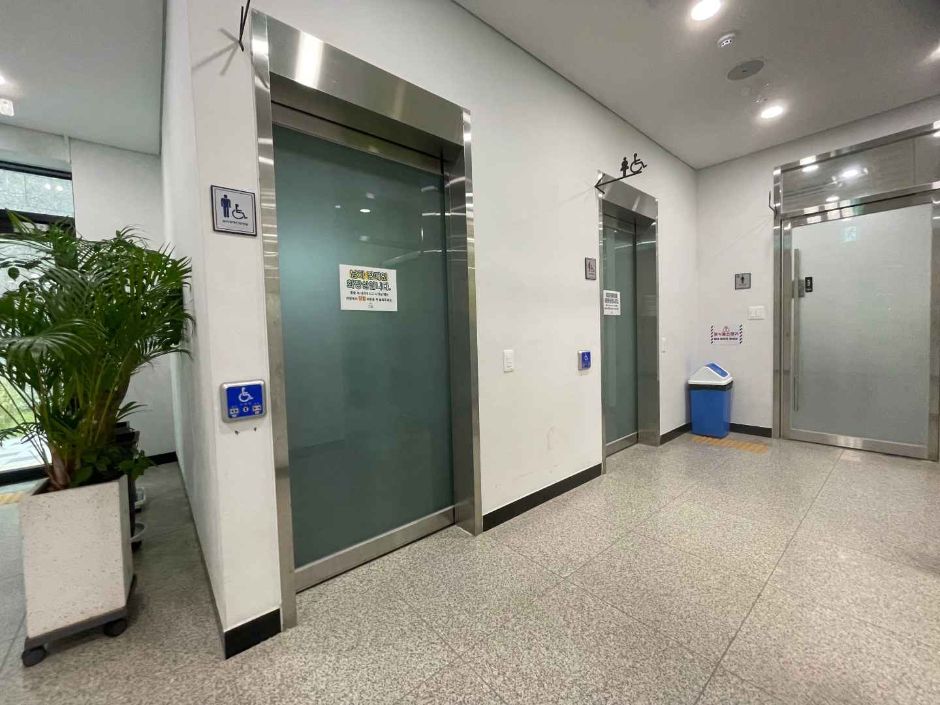 송해기념관_선비체험관_장애인화장실출입구