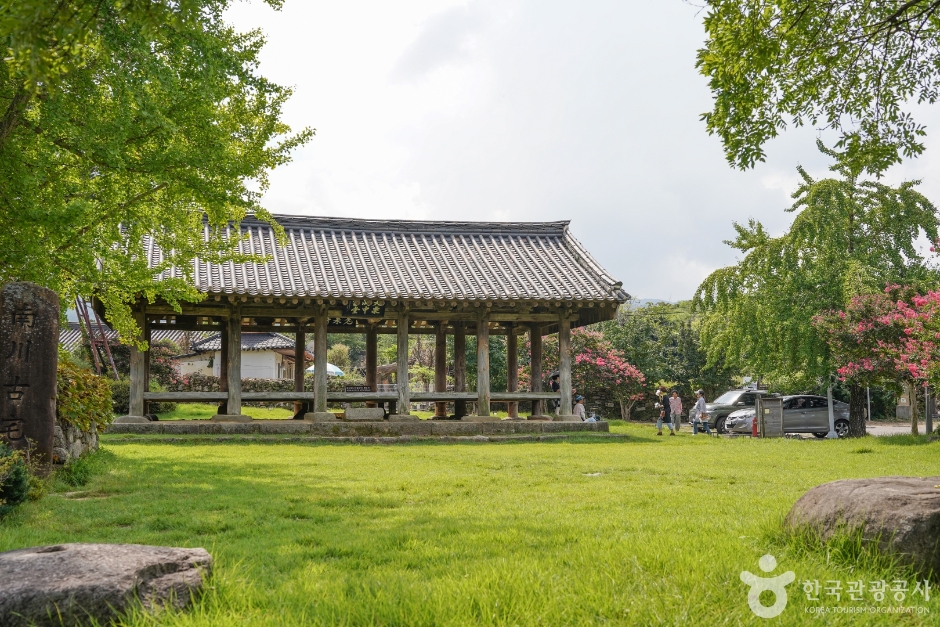 한밤마을돌담길