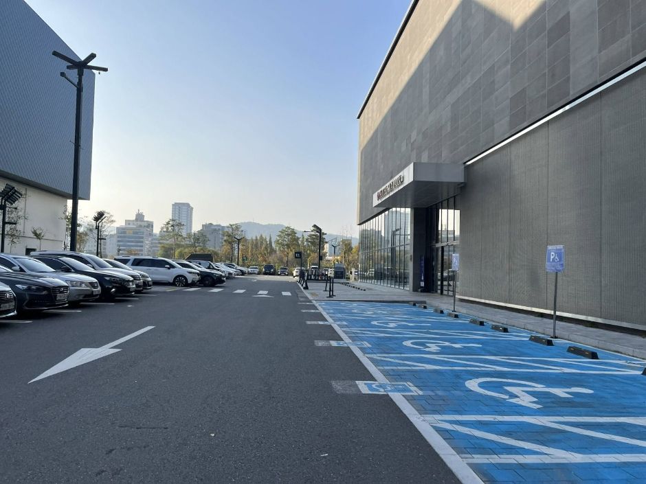 현대아울렛디즈니스토어_장애인주차구역 (1)