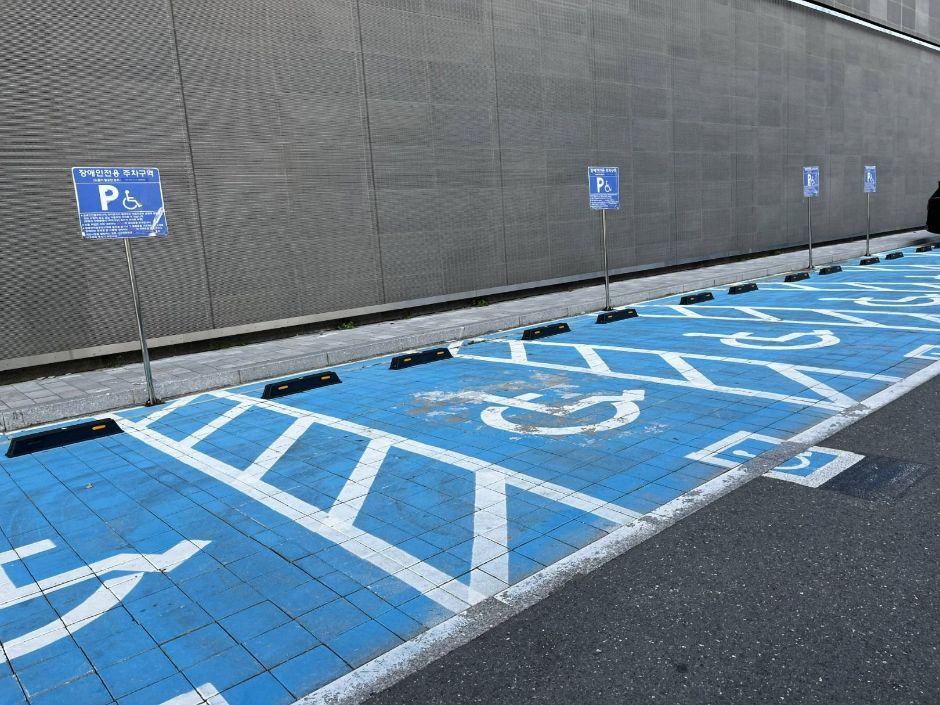 현대아울렛디즈니스토어_장애인주차구역 (3)