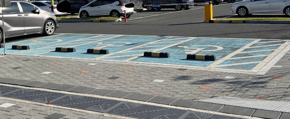 경상북도 발명체험관_장애인주차장