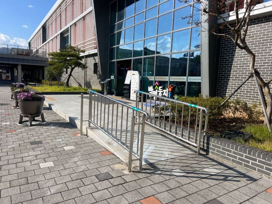 경상북도 발명체험관_측면 경사로