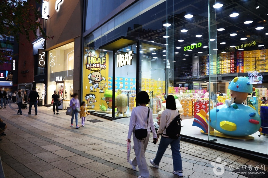 A03454_부산_중구_광복로문화패션거리 (16)