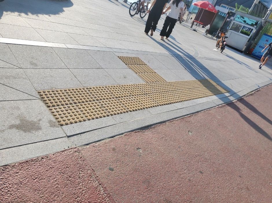 부산 민락해변공원_점자블록