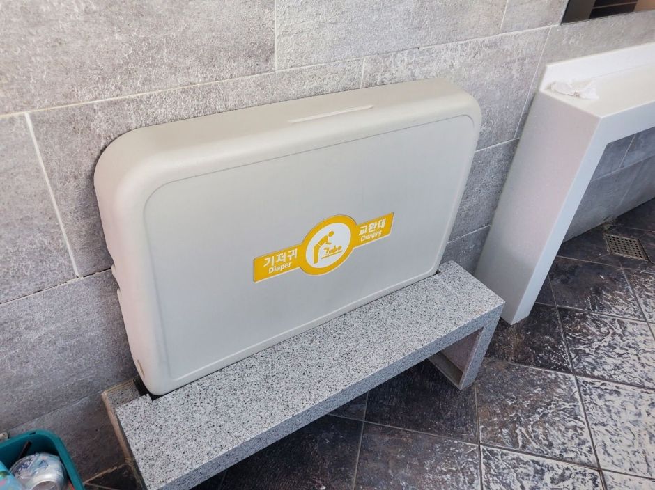 부산 민락해변공원_화장실(기저귀교환대)