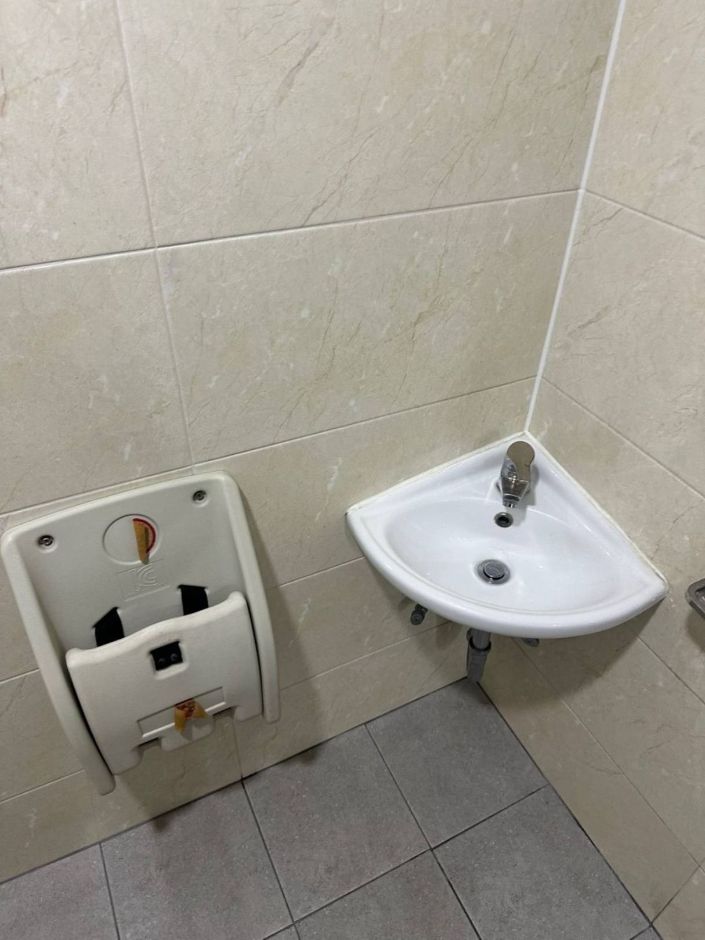 부산 기후변화체험교육관_1층_장애인화장실(여자) 내부(4)