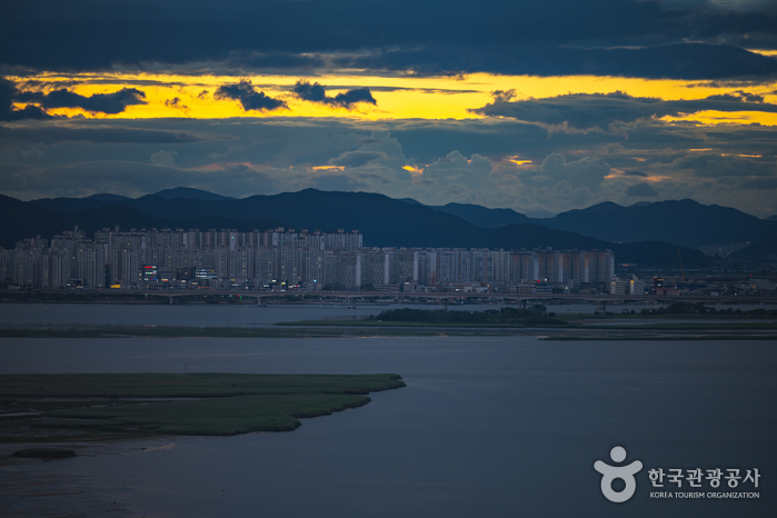 별바다부산 야간관광 시리즈4 그냥 보면 백 점, 내려다보면 만 점인 부산 야경_아미산 전망대 3-4