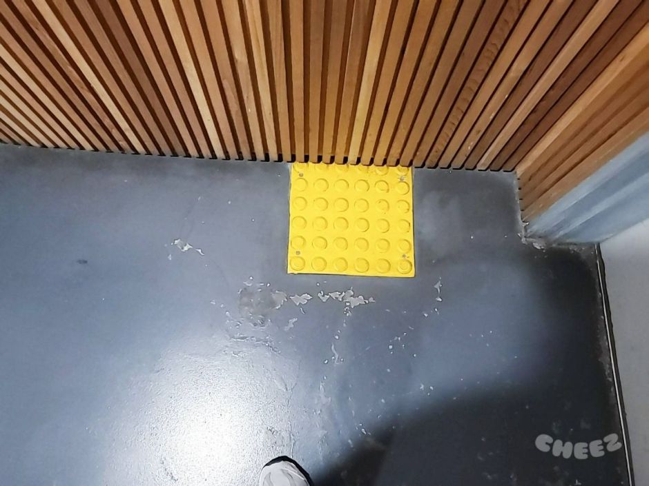 라이브러리 자료실_점자블록