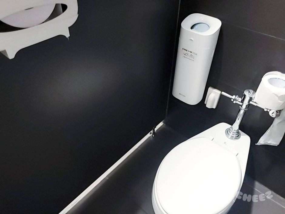 라이브러리 자료실_장애인 화장실 내부4