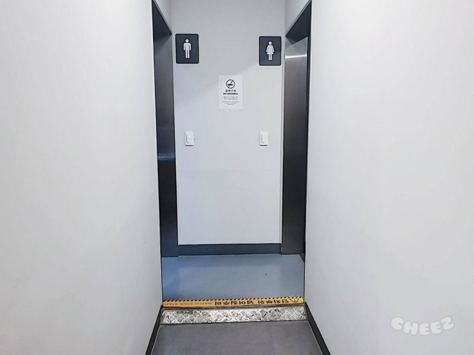 라이브러리 자료실_내부 화장실