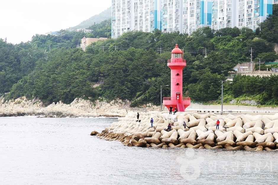 중리항 방파제 등대