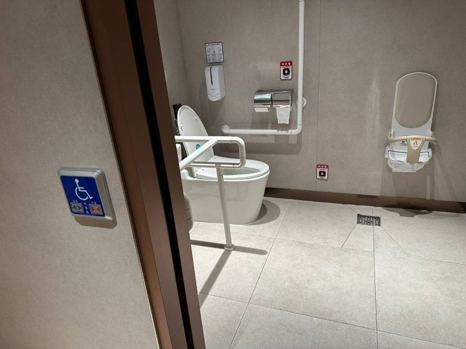 커넥트현대_장애인화장실