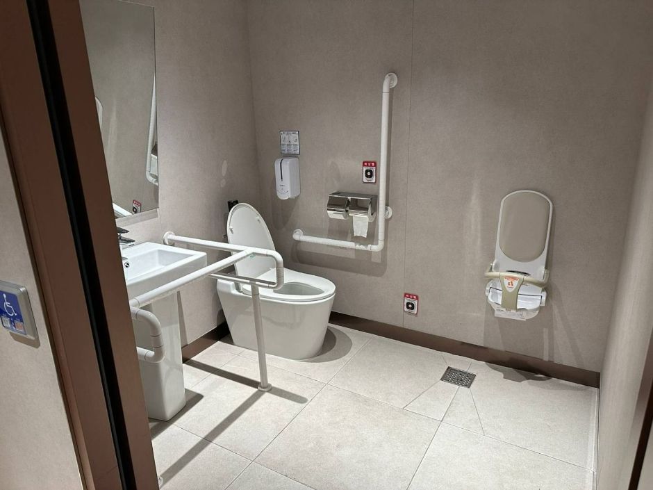 커넥트현대_장애인화장실2