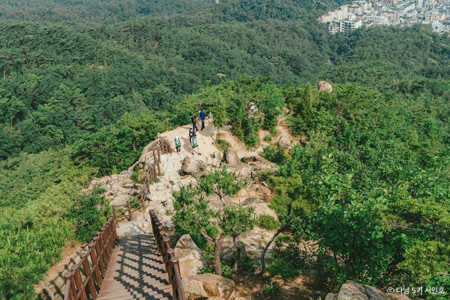 서울_관음사국기봉_아찔한 계단