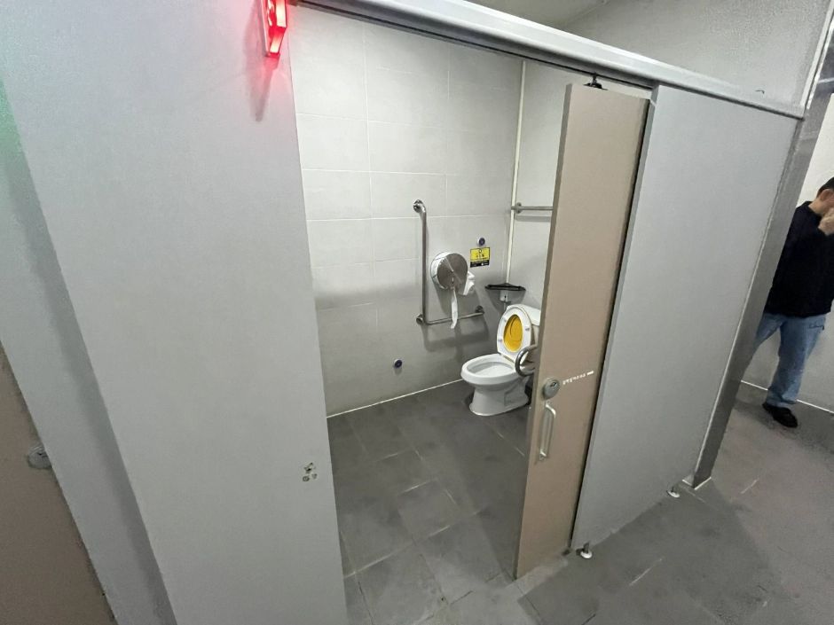 구로거리공원_장애인화장실1