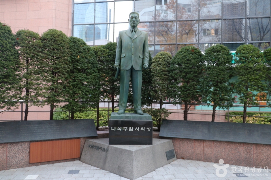 나석주의사동상 (2)