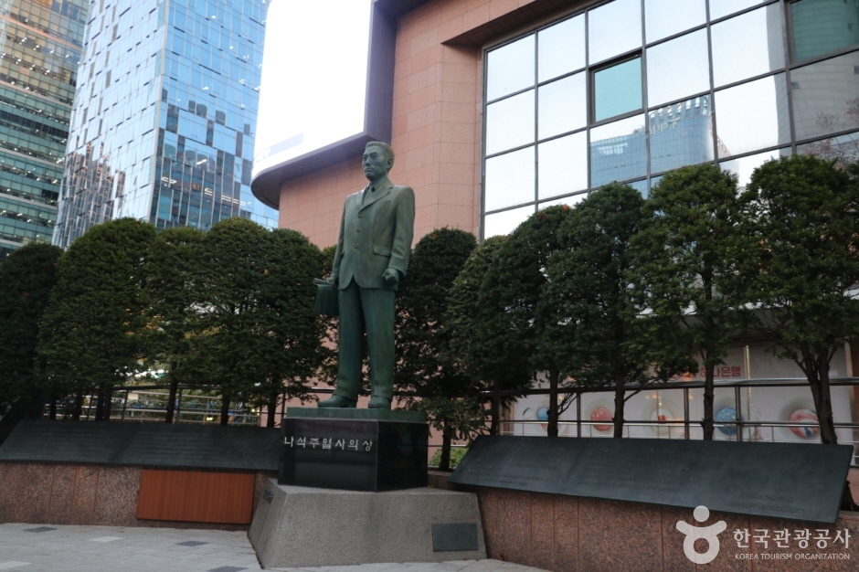 나석주의사동상 (3)