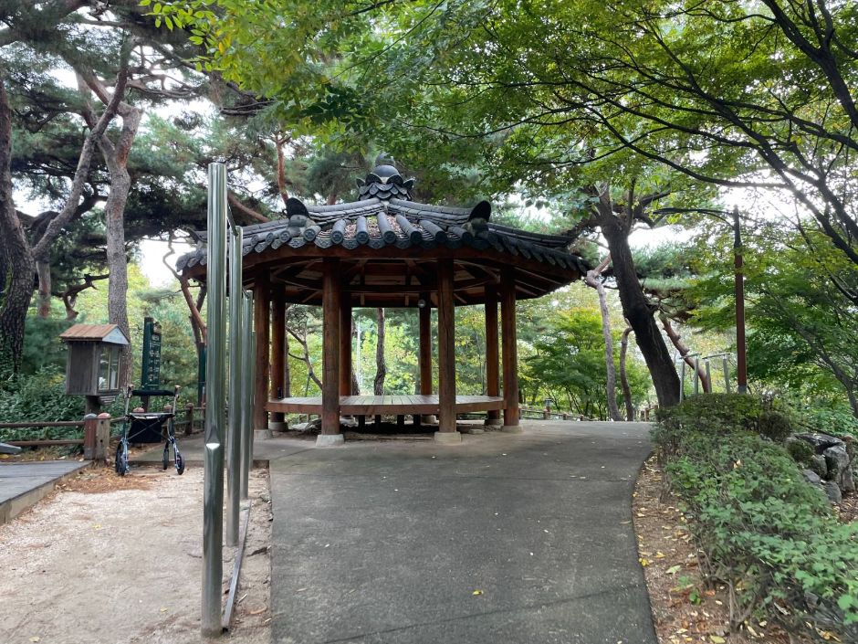 녹번서공원_팔각정자 산책로