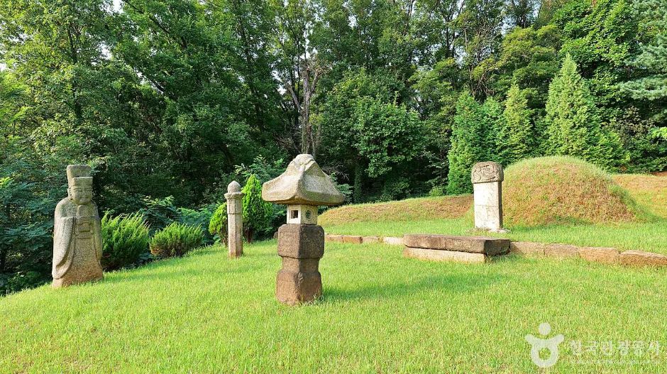 류순정·류홍 부자 묘역 (2)