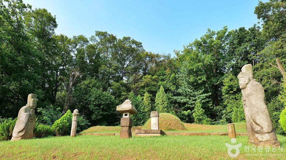 류순정·류홍 부자 묘역 (3)