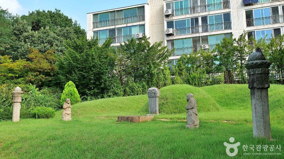 류순정·류홍 부자 묘역 (7)