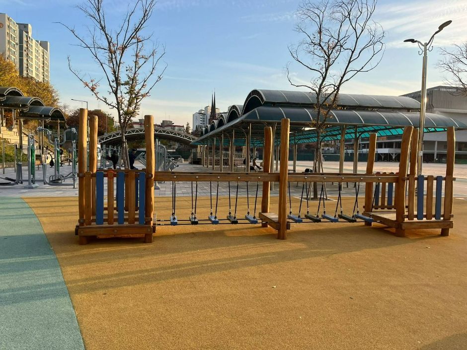 망원유수지체육공원_놀이터