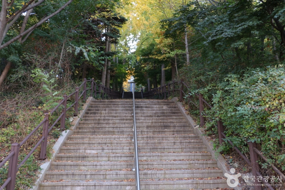 반공 청년운동 순국 열사 기념비 (2)