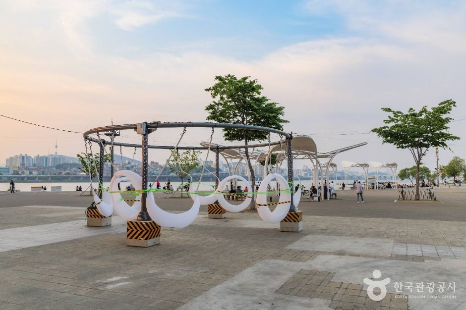 서울_반포한강공원 달빛광장 (2)