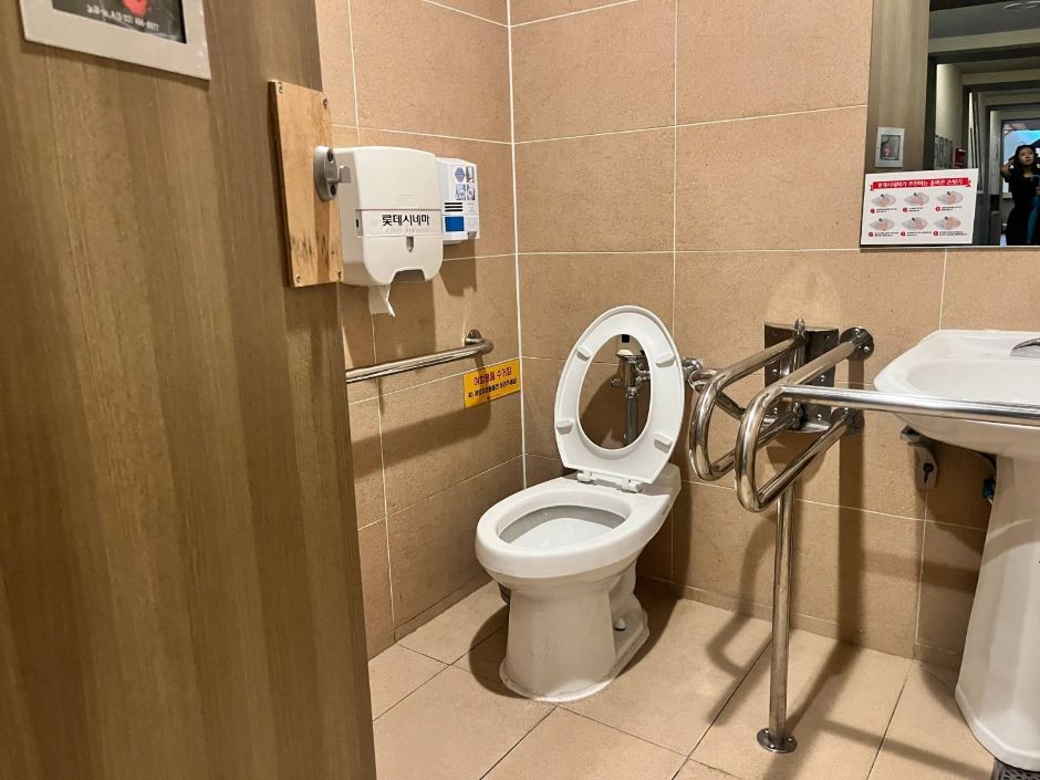 인디스페이스_장애인화장실2