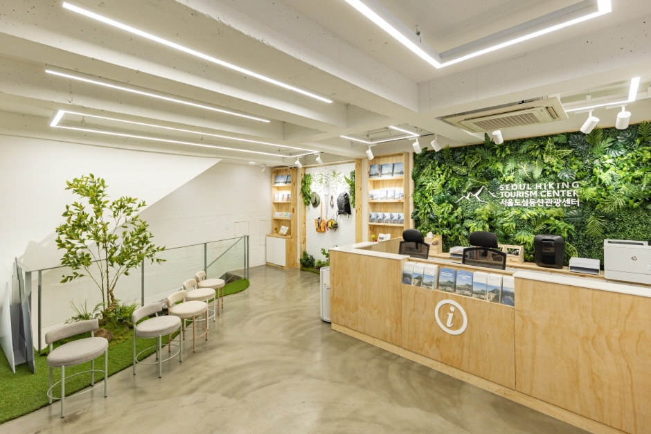 서울도심등산관광센터(북악산)_안내데스크(1층)