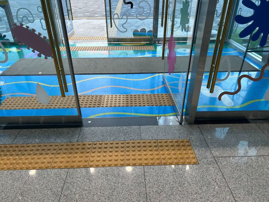 서울물재생체험관_입구(내부에서 외부)