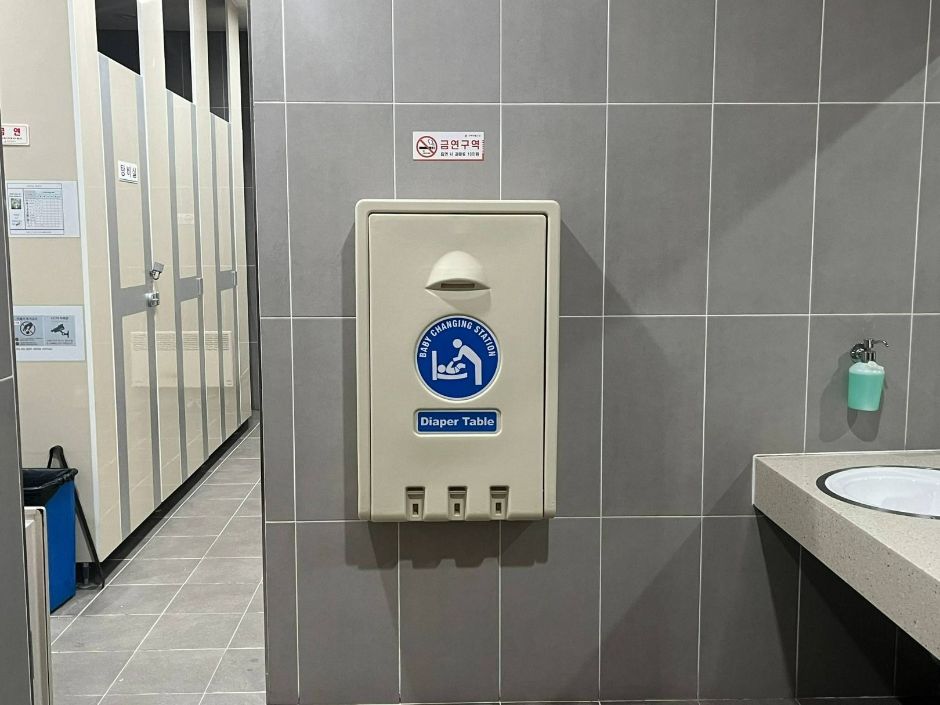 서울퓨처랩_화장실 기저귀교환대