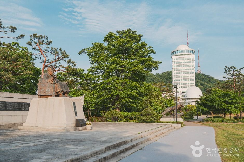 서울_성재이시영선생동상 (3)