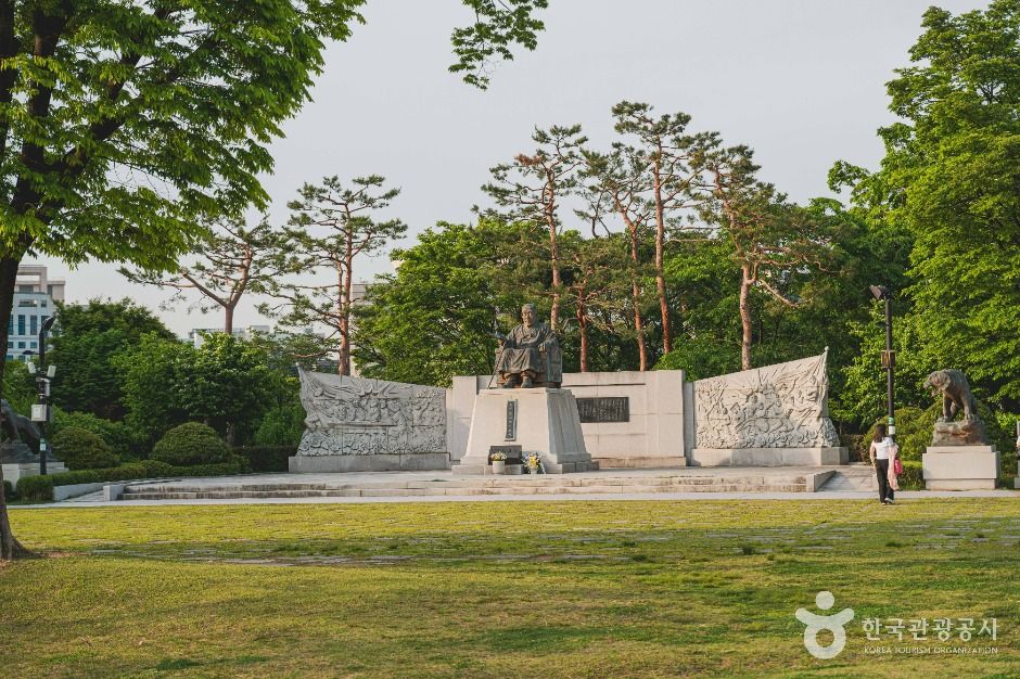 서울_성재이시영선생동상 (4)