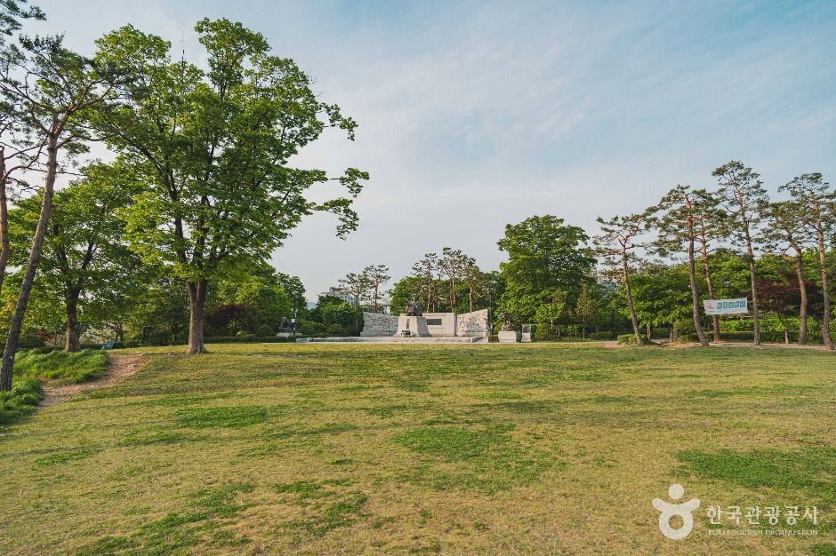 서울_성재이시영선생동상 (5)