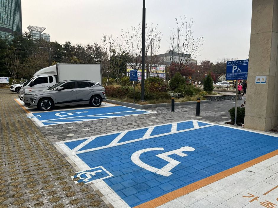 신도림테크노근린공원_장애인주차장