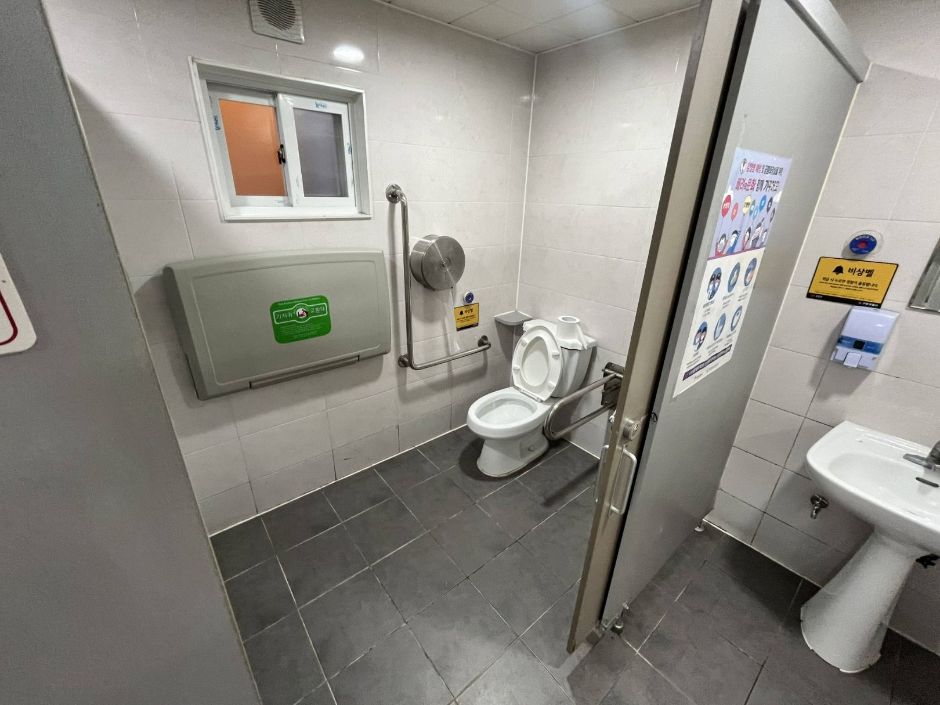 신도림테크노근린공원_장애인화장실