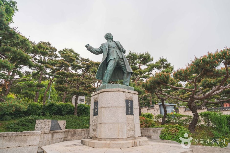 이봉창 의사 동상