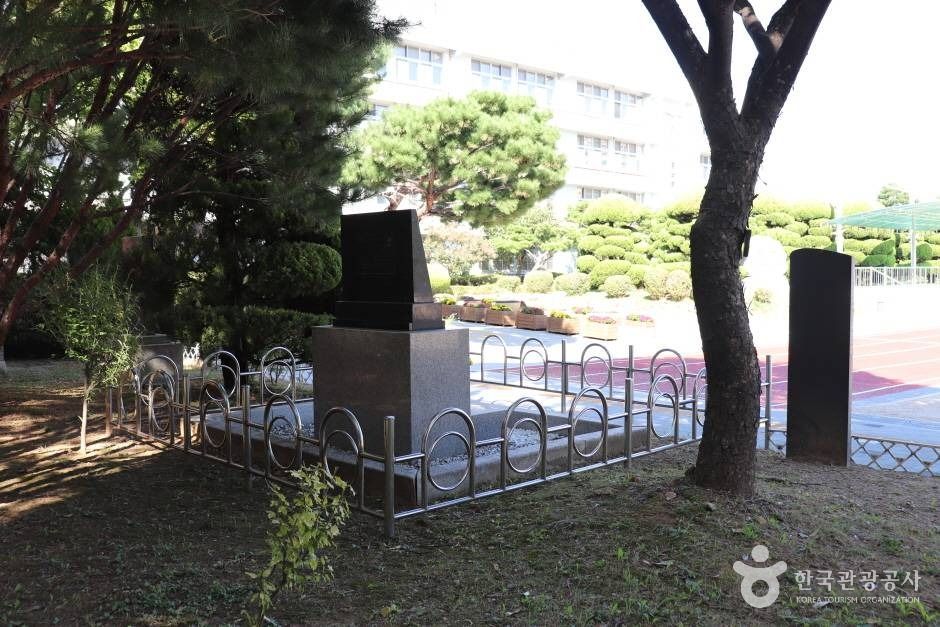 이탈리아의무부대 6.25전쟁 참전기념비 3