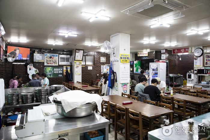 장충동 족발골목