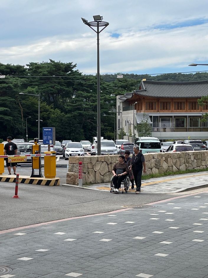 진관사_실제 휠체어 관광 모습