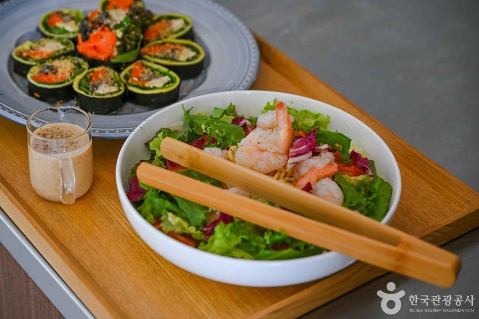 카페 곰곰(더씨앗)