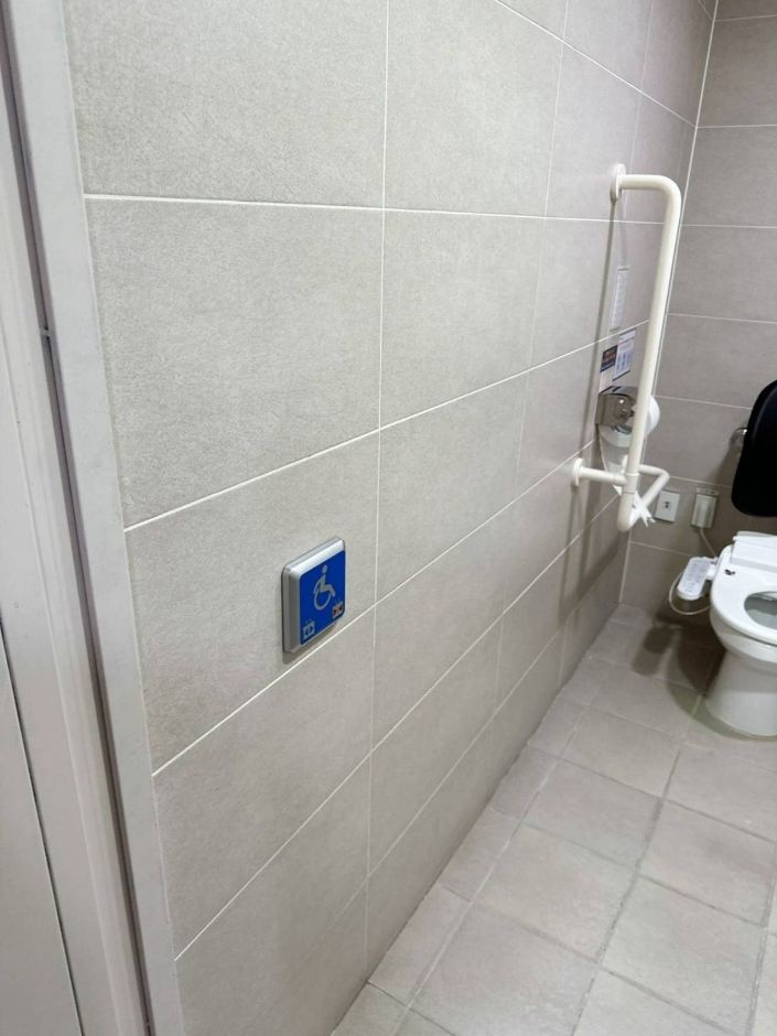 장애인화장실 열림닫힌버튼