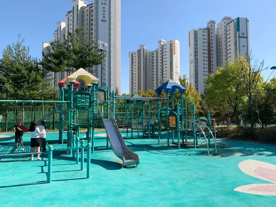 논현포대 근린공원_테니스장 인근 놀이터