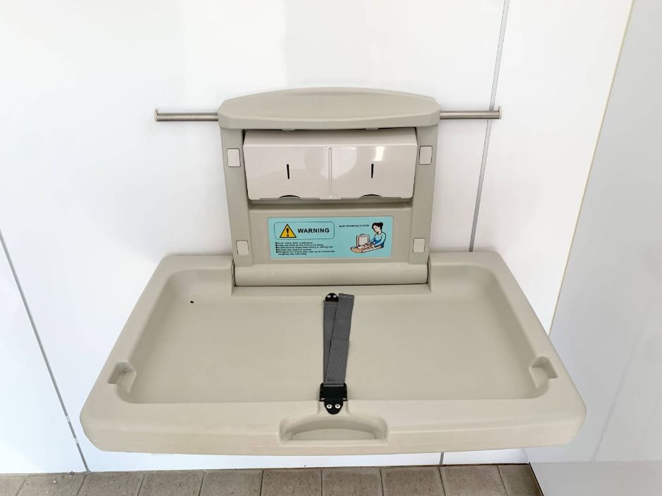 논현포대 근린공원_썰매장 인근 장애인 전용 화장실 영유아 거치대